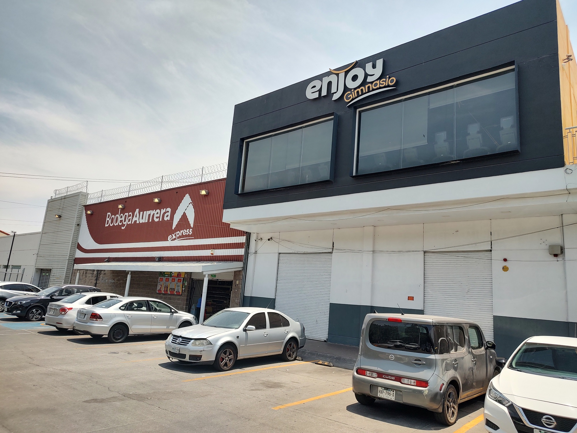 Local en RENTA, Planta Baja, en Plaza junto a Bodega Aurrerá